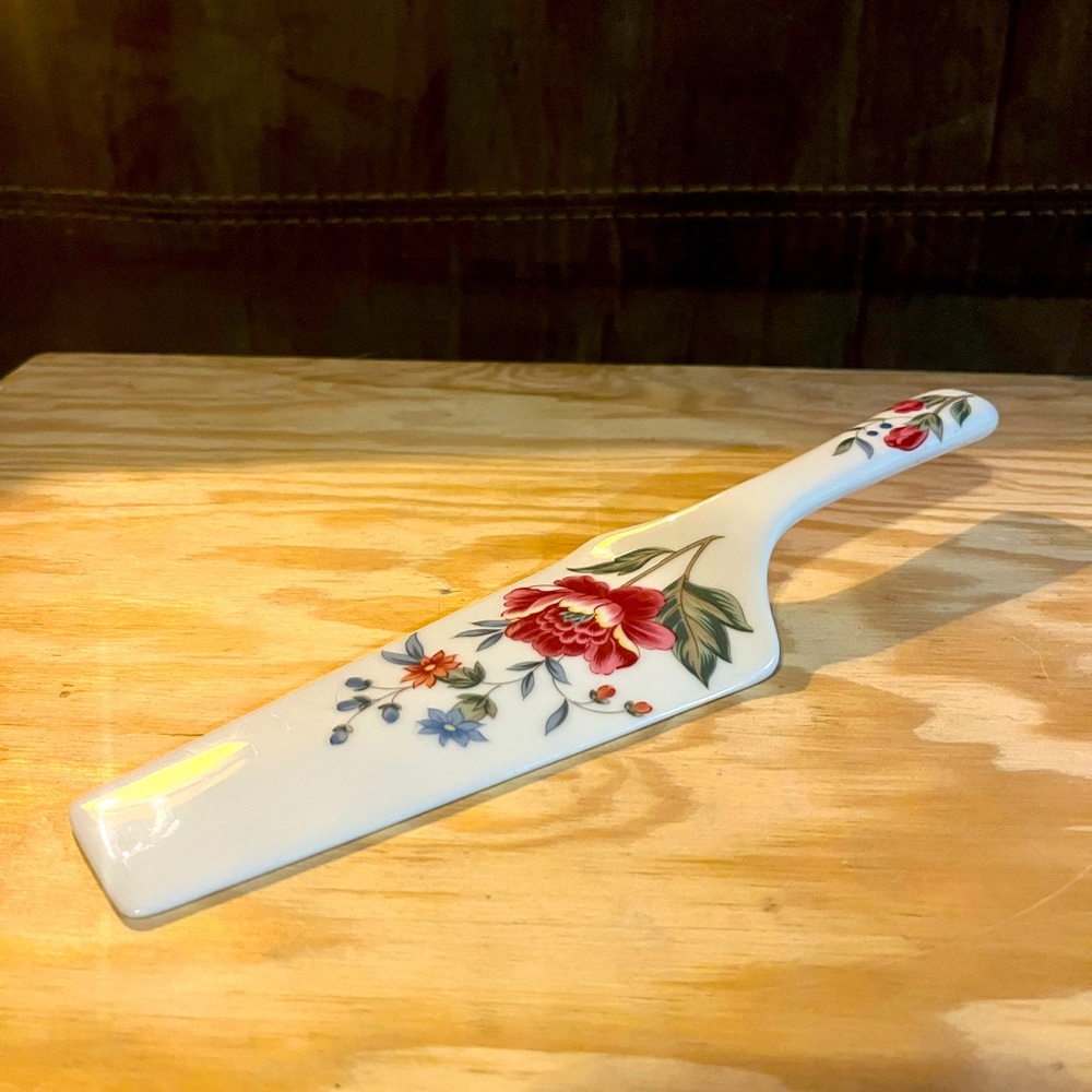 Vintage Unbranded Porcelain Floral Cake Pie Server